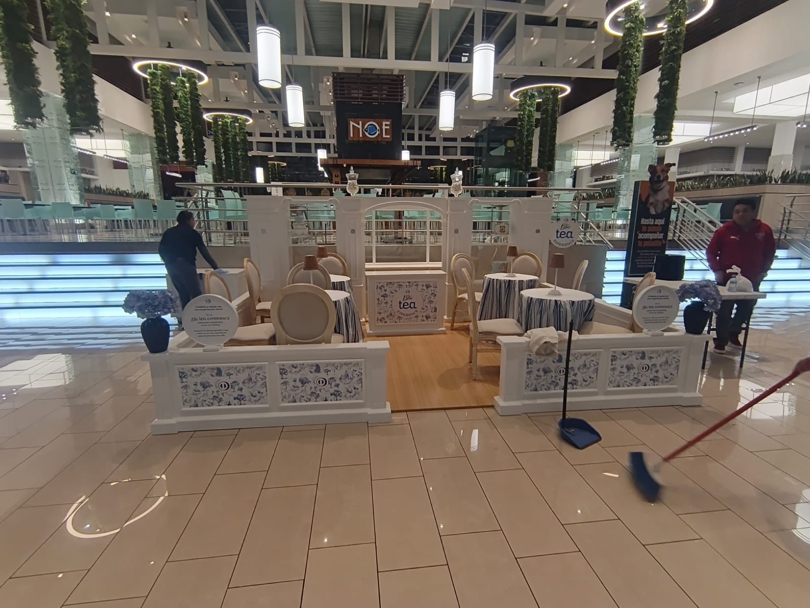 Activación Diners Club con mobiliario promocional para experiencia de marca