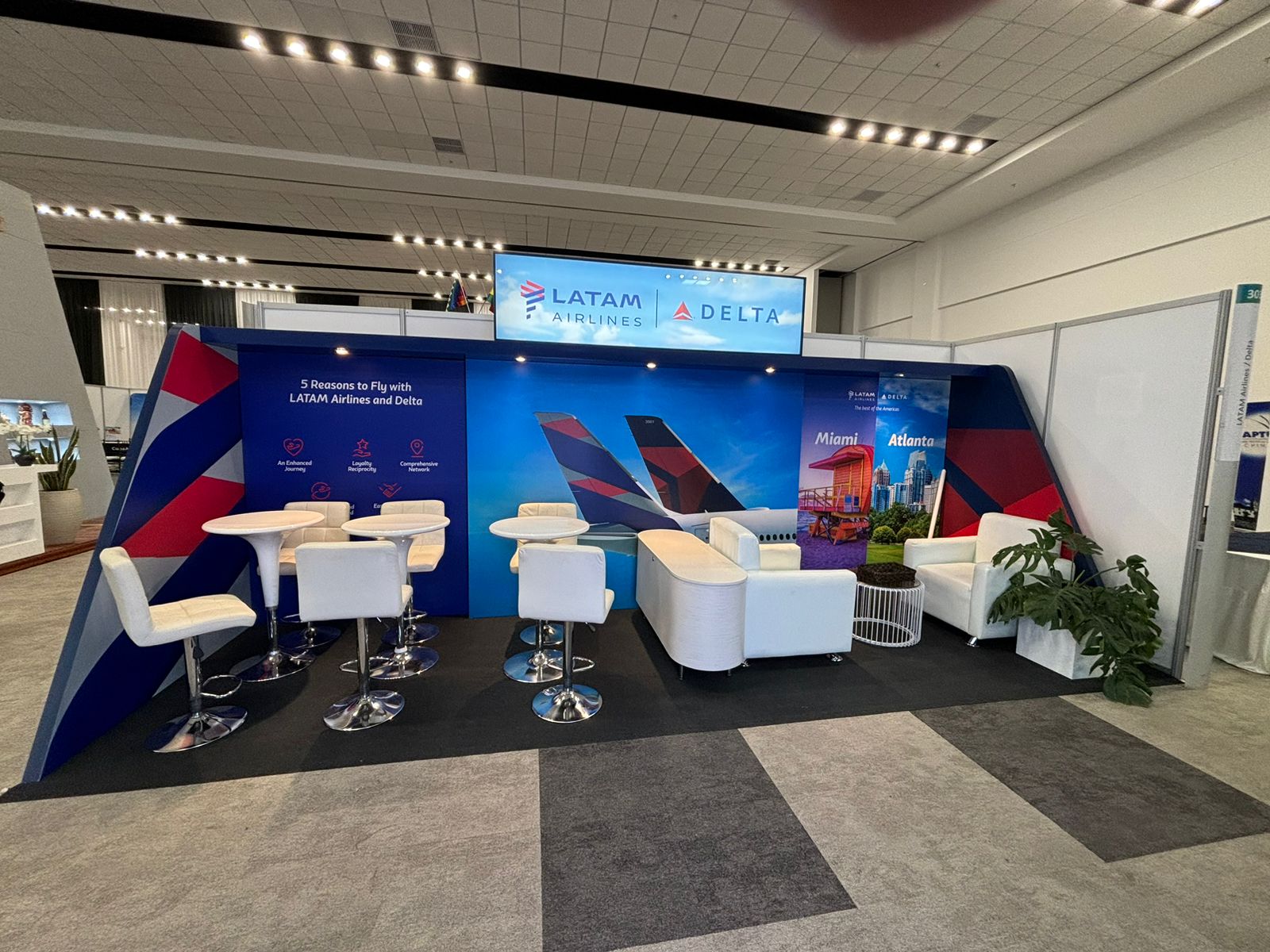 Stand corporativo para LATAM y Delta