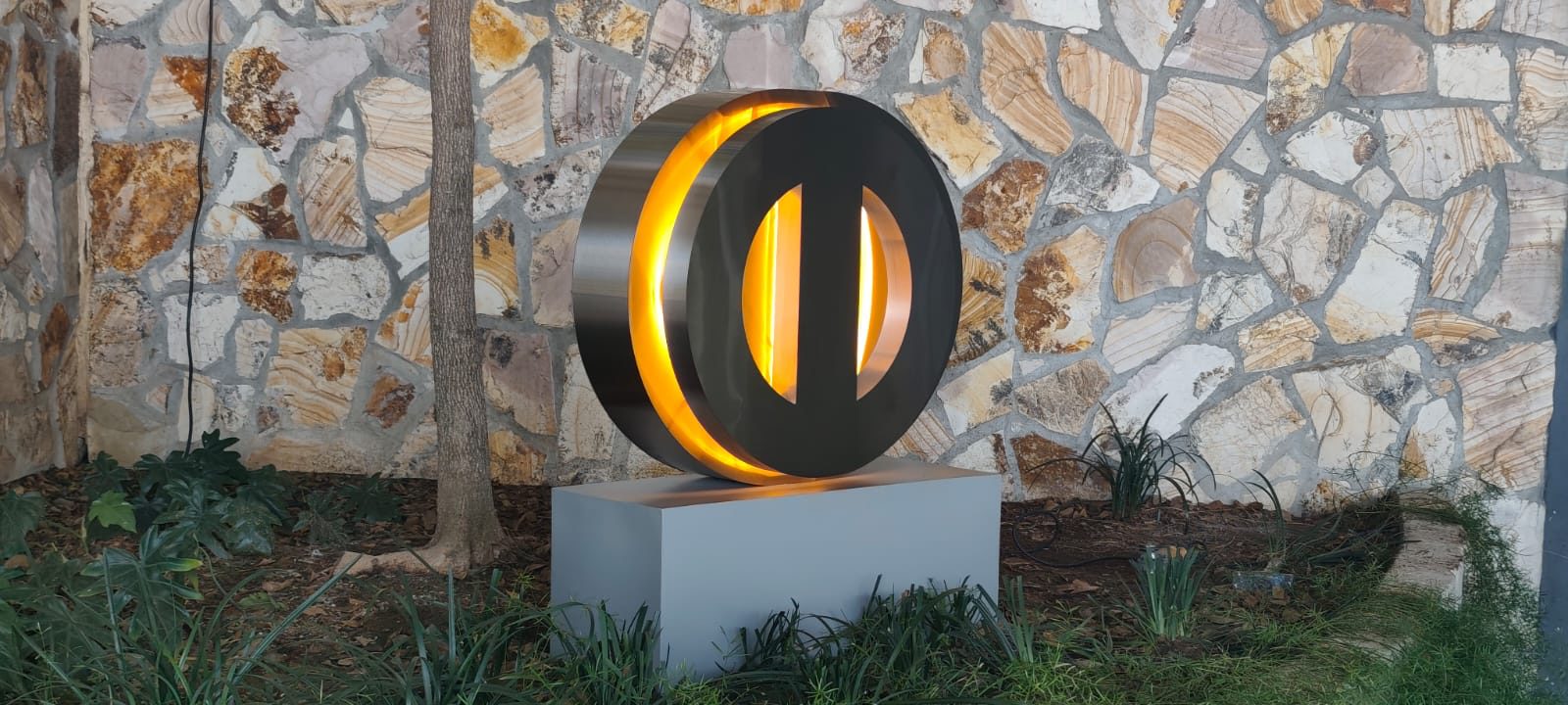 Letras corpóreas iluminadas para Diners Club