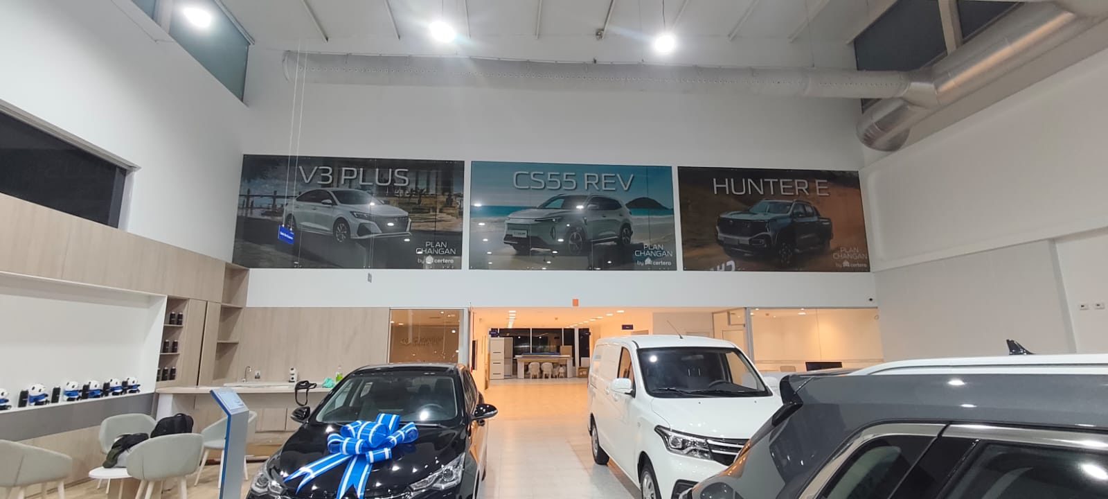 Microperforado en ventanas para showroom Changan