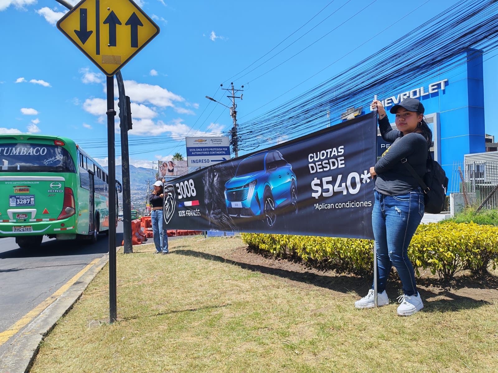 Pasacalles Peugeot para activación publicitaria exterior